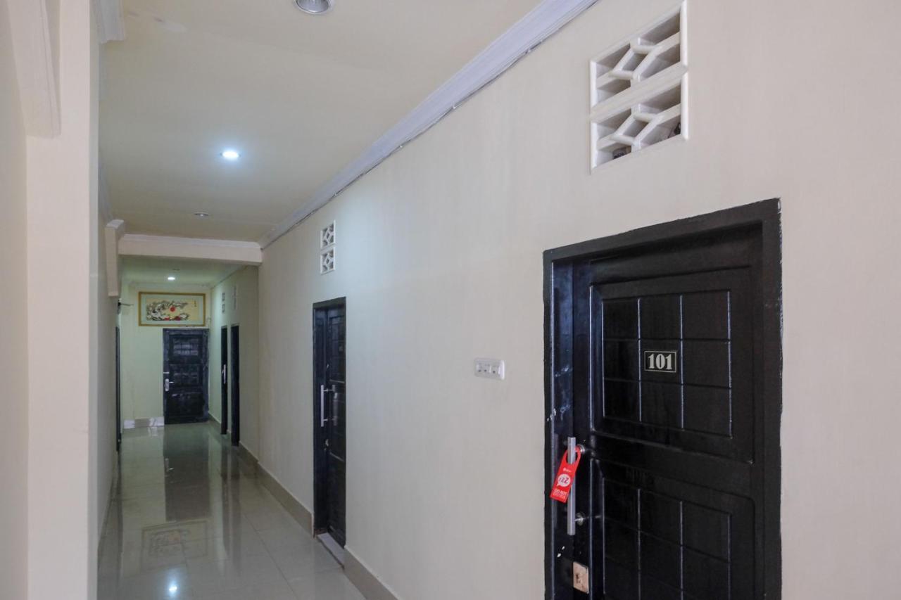 Reddoorz At Hotel Rich Parepare Near Pantai Mattirotasi Bagian luar foto