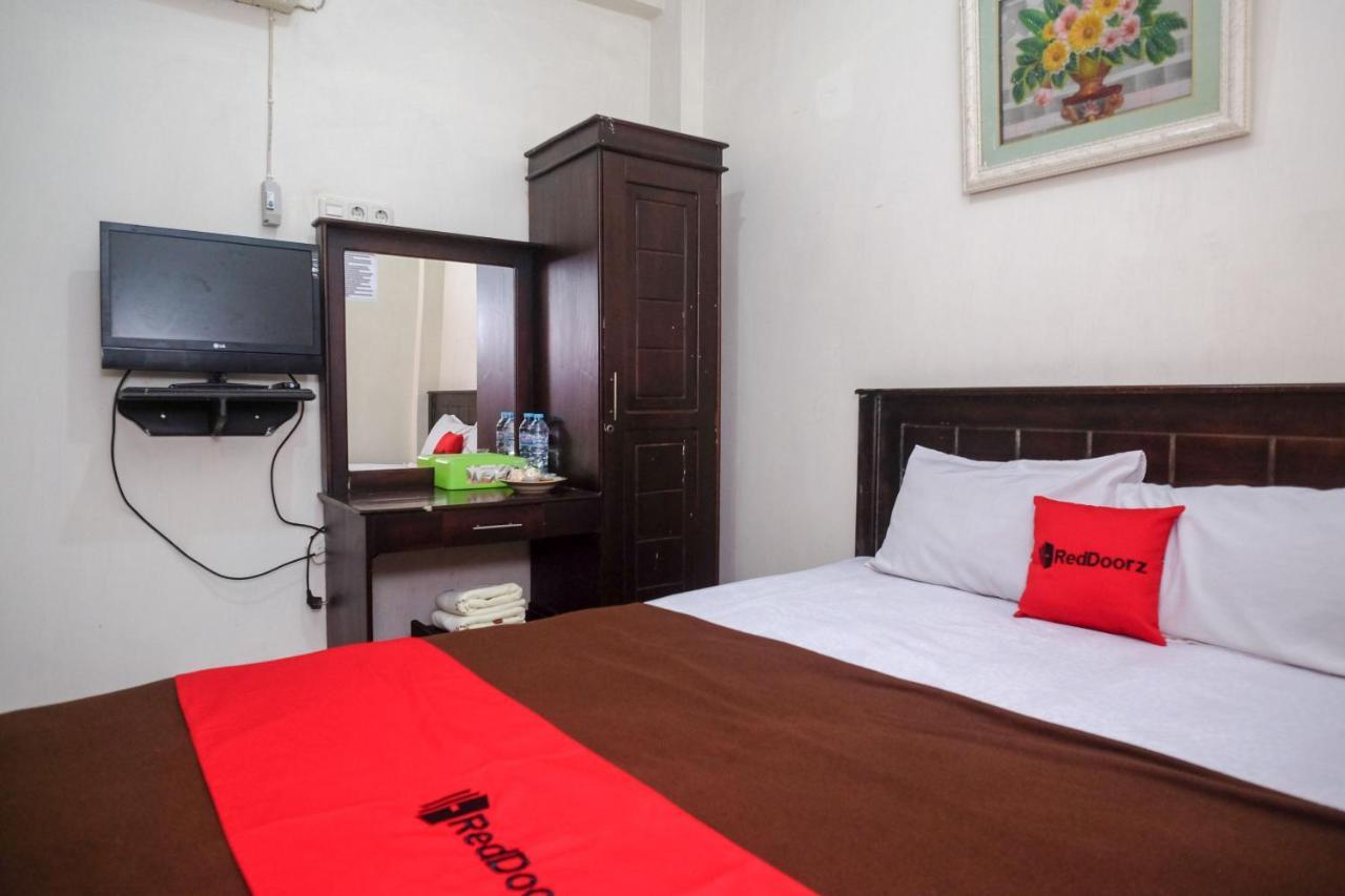Reddoorz At Hotel Rich Parepare Near Pantai Mattirotasi Bagian luar foto
