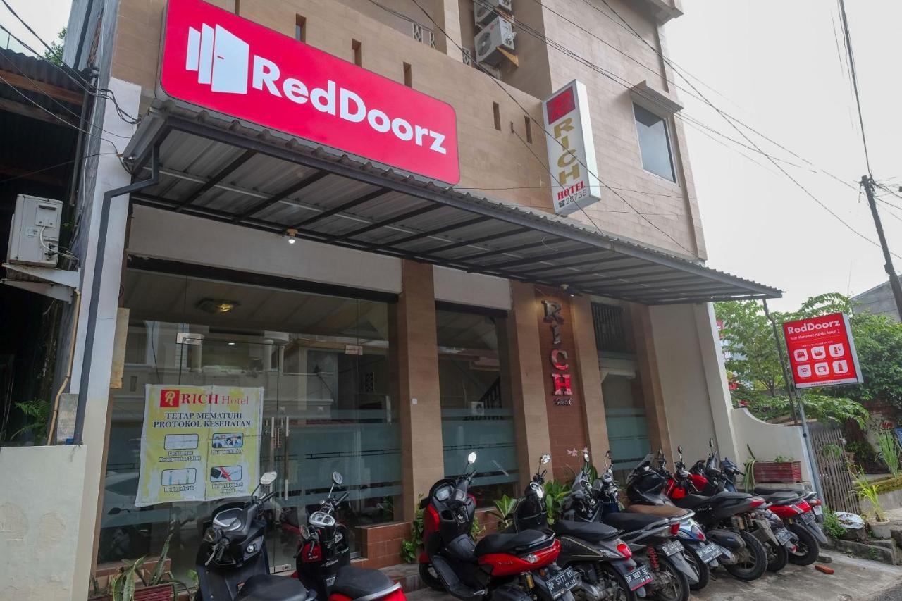 Reddoorz At Hotel Rich Parepare Near Pantai Mattirotasi Bagian luar foto