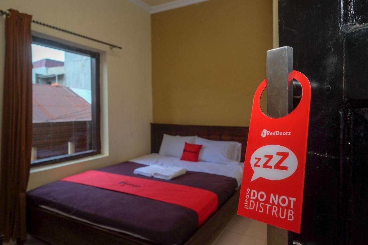 Reddoorz At Hotel Rich Parepare Near Pantai Mattirotasi Bagian luar foto