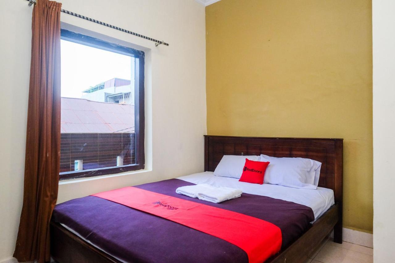 Reddoorz At Hotel Rich Parepare Near Pantai Mattirotasi Bagian luar foto