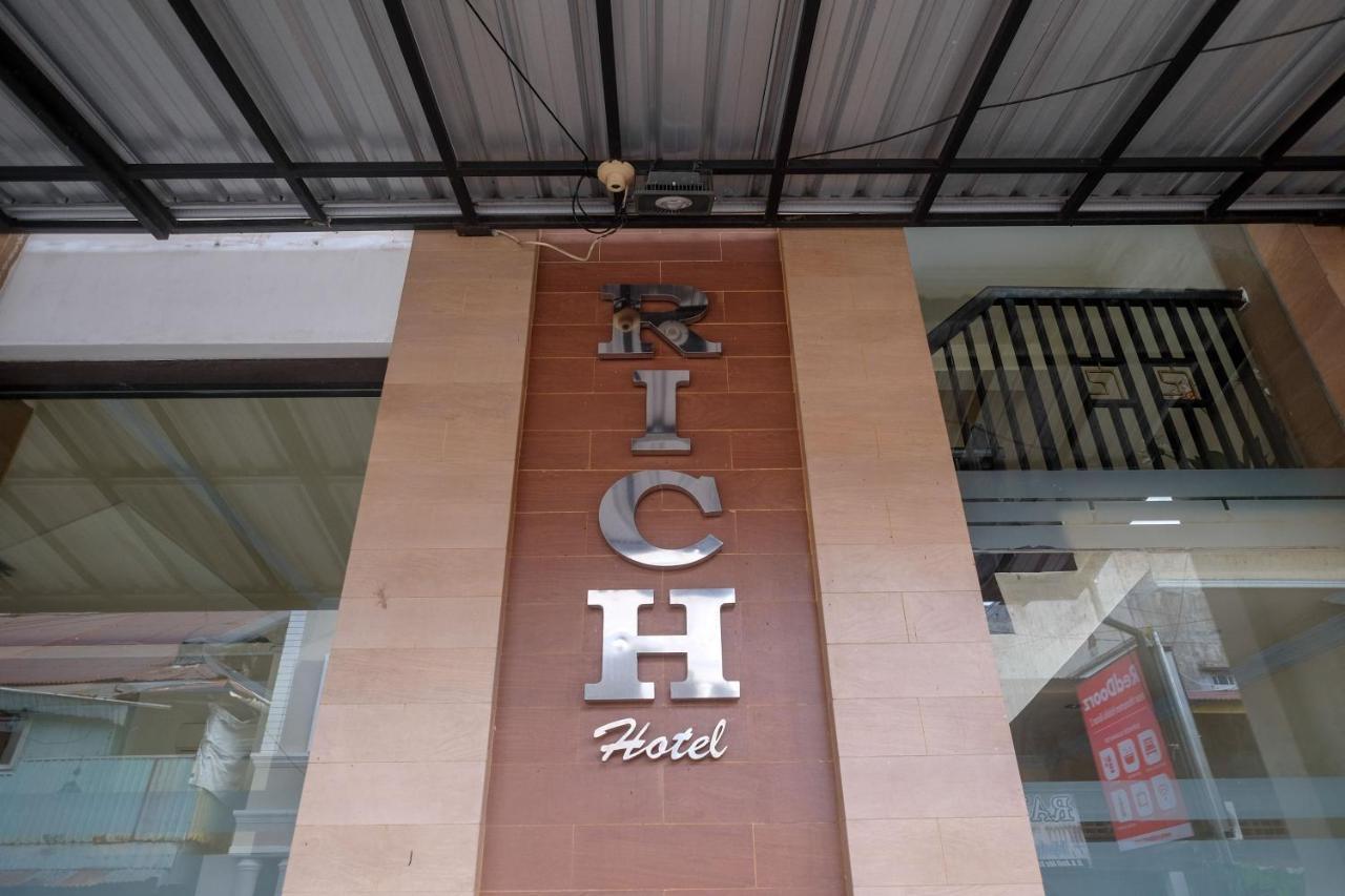 Reddoorz At Hotel Rich Parepare Near Pantai Mattirotasi Bagian luar foto