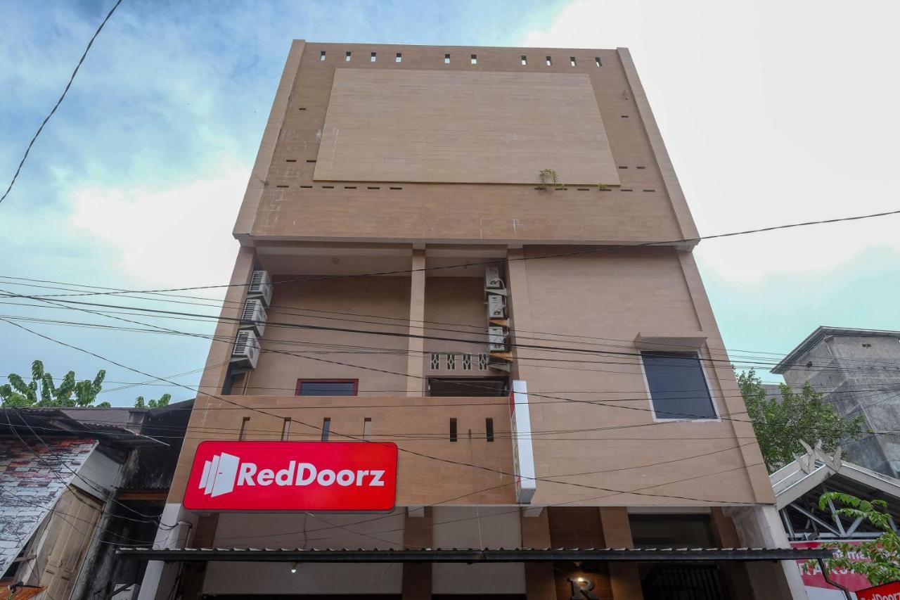 Reddoorz At Hotel Rich Parepare Near Pantai Mattirotasi Bagian luar foto