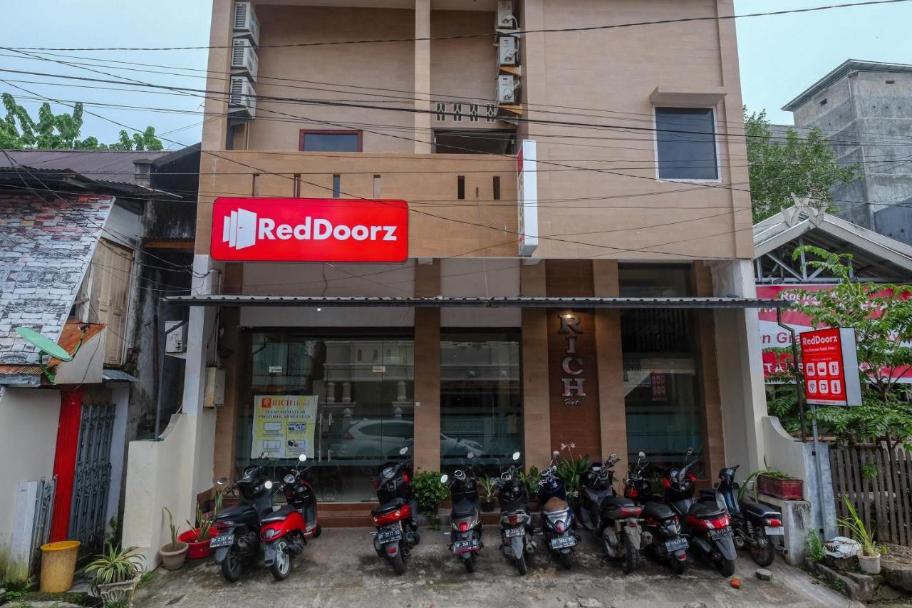 Reddoorz At Hotel Rich Parepare Near Pantai Mattirotasi Bagian luar foto